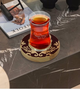 BK Gift Kişiye Özel Retro Motif Tasarımlı Doğal Ahşap Tabaklı Heybeli Çay Bardağı Model 7
