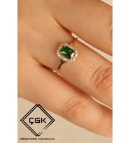 ÇGK KUYUMCULUK SEVGİLİLER GÜNÜ YEŞİL TEKTAŞ BAGET ALTIN YÜZÜK