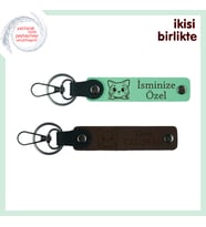 Kedili Hediye Arayanlara Şık Seçenek, İsimli Deri Anahtarlık, 2’li Set, Açık Yeşil-Koyu Kahve