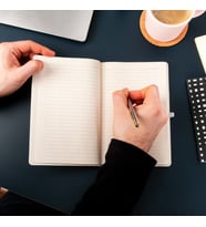 Unutmayın Ki Bana Hiçbir Şey Olmaz Yazılı Sevimli Karakter Tasarım Defter (Beyaz)