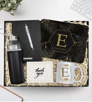 Kişiye Özel Siyah Defter & Tasarım Kupa & Gümüş Renk Detaylı Beyaz Tükenmez Kalem & Özel Deri Kılıflı 500 Ml Siyah Su Matarası & Tasarım Mouse Pad Hediye Seti