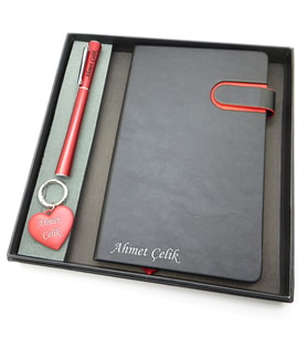 Signator® Codex  N290 Kişiye Özel Defterli Set - İsme Özel Kırmızı Kalem + İsme Özel Siyah Defter + İsme Özel Kırmızı Anahtarlık İsme Özel Kutusunda Hediyelik Set (Karışık)