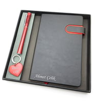 Signator® Codex  N290 Kişiye Özel Defterli Set - İsme Özel Kırmızı Kalem + İsme Özel Siyah Defter + İsme Özel Kırmızı Anahtarlık İsme Özel Kutusunda Hediyelik Set (Karışık)