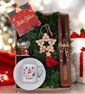 Baskılı Fincan&  Noel Baba Kar Küresi& Tütsü& Ahşap Yıldız Model Süs& Yılbaşı Hediye Kartı Hediye Seti