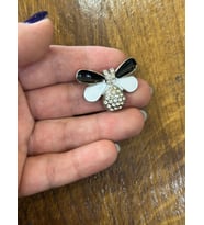 RENKLİ ZİRKON TAŞLI ARI BROŞ YAKA İĞNESİ GİYİM TÜRBAN AKSESUARI 3X2 CM (Beyaz)