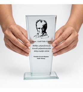 Atatürk Portreli Kristal Cam Plaket - Kişiye Özel Kurumsal Teşekkür Ödülü