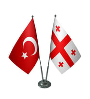 Masa Üstü Gürcistan Bayrağı Türk Bayrağı İkili Krom Direk Masa Bayrak Seti