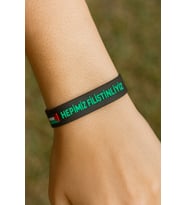 “Hepimiz Filistinliyiz” Yazılı Siyah Unisex Bileklik – Dayanışma, Anlamlı ve Özgün Tasarım