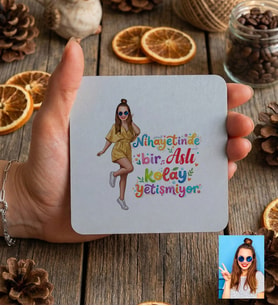 Kişiye Özel Karikatürlü Kolay Yetişmiyor Bardak Altlığı Doğum Günü Hediyesi