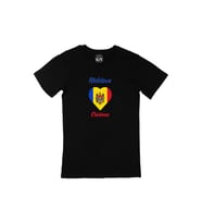 Kişinev Moldova Bayraklı Kalpli Siyah Tişört