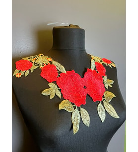 28X24 CM NAKIŞ İŞLEME KIRMIZI ÇİÇEKLİ YAKA DİKİŞ GİYİM AKSESUARI
