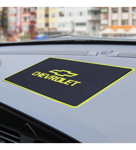 chevrolet torpido üstü logolu araca özel marka iç aksesuar - telefon anahtarlık gözlük eşya kaydırmaz
