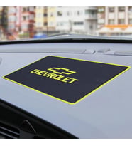 chevrolet torpido üstü logolu araca özel marka iç aksesuar - telefon anahtarlık gözlük eşya kaydırmaz