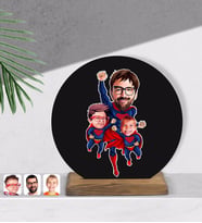 BK Gift Kişiye Özel Süper Baba ve Çocuklar Karikatürlü Yuvarlak Ahşap Biblo-1