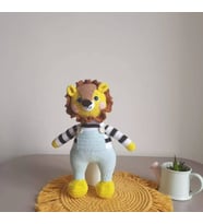 Tulumlu Minik Aslan Amigurumi El Örgüsü Oyuncak Uyku Arkadaşı El Yapımı Çocuk Oyuncak