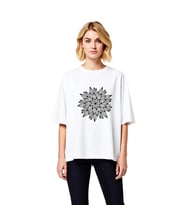 Stilize Çiçek Detaylı Petal Sanat Baskılı Kadın Oversize Tişört