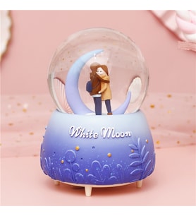 White Moon Büyük Boy Püskürtmeli Işıklı Müzikli Kar Küresi