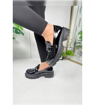 Günlük Kadın Loafer V Tokalı Kalın Topuklu Makosen Tırtıklı Ayakkabı 7455 - 745 (Siyah Rugan)