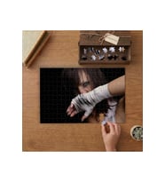 Eli Sargılı Kadın Tasarımı 240 parça Ahşap Puzzle Ahşap Kutuda MP00952
