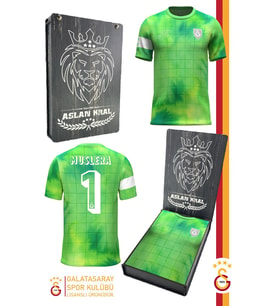 Galatasaray Orijinal Lisanslı Muslera Match Day Çocuk T-shirt Hediyelik Ahşap Kutulu (Yeşil)