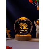 Romantik LED Işıklı Kristal Küre Lamba – "I Love You Forever" Tasarım – USB'li Ahşap Standlı