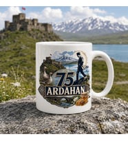 Ardahan Temalı Hediyelik Kupa Bardak - 75 Plaka, Atatürk Silüeti ve Şehir Simgeleri Baskılı Özel Tasarım Kupa