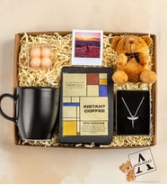 Kişiye Özel Hediye Seti- Ayıcık Anahtarlık- Melek Kolye- Siyah Kupa- Mimosa Instant Kahve 50 gr- Bubble Mum- Polaroid Fotoğraf