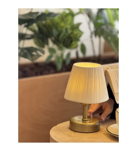 Kadife Kumaş Kablosuz Masa Lambası, Gold Ayaklı Abajur, Şık Aydınlatma (Krem)