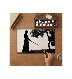 Siyah Beyaz Ninja Tasarımı 240 parça Ahşap Puzzle Ahşap Kutuda MP00946