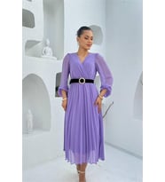 Neşeli butik kadın lila kruvaze yaka kemer detaylı piliseli midi elbise