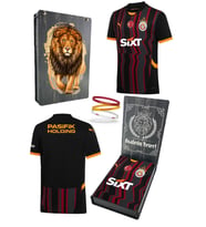 Galatasaray Orijinal Lisanslı 2024/25 Alternatif Siyah Forma Spor Bileklik Set Hediyelik Ahşap Kutu (Siyah-Kırmızı)
