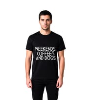 Erkek Grafik Baskılı Tişört Kahve Köpek Teması Kısa Kol Yuvarlak Yaka Rahat Kesim Günlük Modern