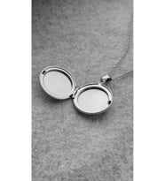 Satürn Silver Kuyumculuk Çelik Fotoğraflı Kolye İçi Açılır Kapaklı Kolye İsim Yazılır Kararmaz (Gümüş)