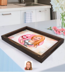 BK Gift Kişiye Özel Kadın Youtuber Karikatürlü Doğal Ahşap Tepsi-2
