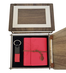 Özel Ahşap Kutulu Kırmızı Deri Defter Anahtarlık Set