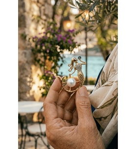 İnci Detaylı Kristal İşlemeli Deniz Kızı Broş