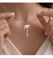 Kişiye Özel Mezuniyet Şapkası Model Dikey İsim Yıl Kolye 925K Gümüş