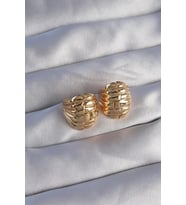 Pirinç Gold Renk Tırtıklı Minimal Bombeli Tasarım Küpe - TJ-BKP9080