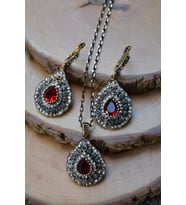 STONEAGE Kök Yakut ve Zirkon Taşlı Kolye Küpe Kadın Set (Altın / Dore)