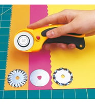 OLFA RTY-2/DX Rotary Yuvarlak Maket Bıçağı (45mm Çaplı Orta Tasarım)