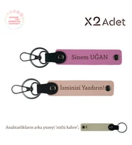 Akrabaya Şık Armağan, İsim Yazılı 2’li Anahtarlık Seti, Yavru Ağzı-Pembe-Sütlü Kahve