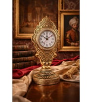 Lüks Altın Renk Dekoratif Salon ve Ofis Masa Saati Nostaljik Vintage Taş İşlemeli Kabartmalı Lüks Altın Renk Dekoratif Salon ve Ofis Masa Saati 29 cm (Çok Renkli)