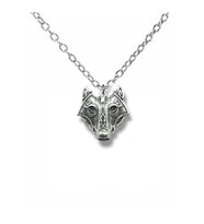 Fenrir’s Fury – Gri Viking Kurt Başı Figürlü Unisex Kolye (60 cm Zincirli) (Gümüş)