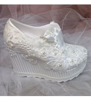 Berush Bride 518 Serisi  Dolgu Topuk Çiçek Güpürlü Gelinlik Ayakkabısı (Sedef)
