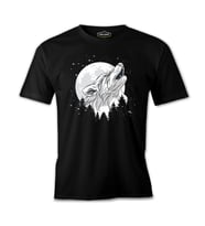 A Wolf Looking to the Stars at Night Siyah Erkek Tshirt
