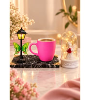 Sokak Lambalı Tasarım Pembe Kupa Bardak ve LED Işıklı Kalpli Beyaz Melekli Fanus Seti