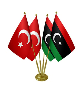 Masa Üstü Libya Bayrağı Türk Bayrağı Dörtlü Pirinç Direk Masa Bayrak Seti