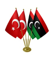 Masa Üstü Libya Bayrağı Türk Bayrağı Dörtlü Pirinç Direk Masa Bayrak Seti