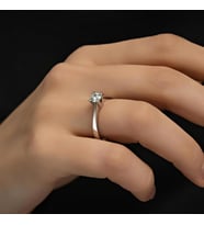 4 Tırnaklı Swarovski Taşlı 925 Gümüş Tektaş Yüzük