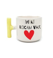 İyi Ki Kocam Var Baskılı Sarı Kulplu T Sevgililer Günü Kupası